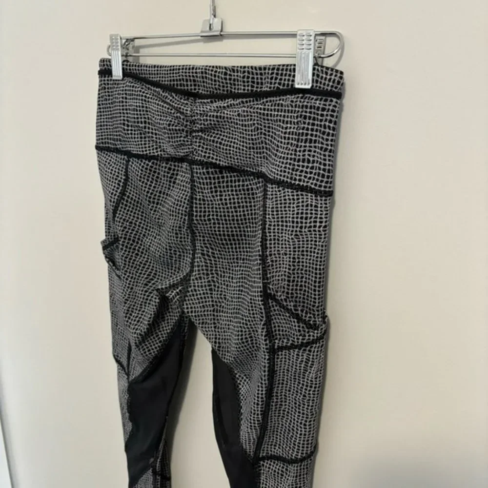 Lululemon Outrun Tight Fall Net White Black Side Pocket Workout Ankle Crop - Picture 12 of 16